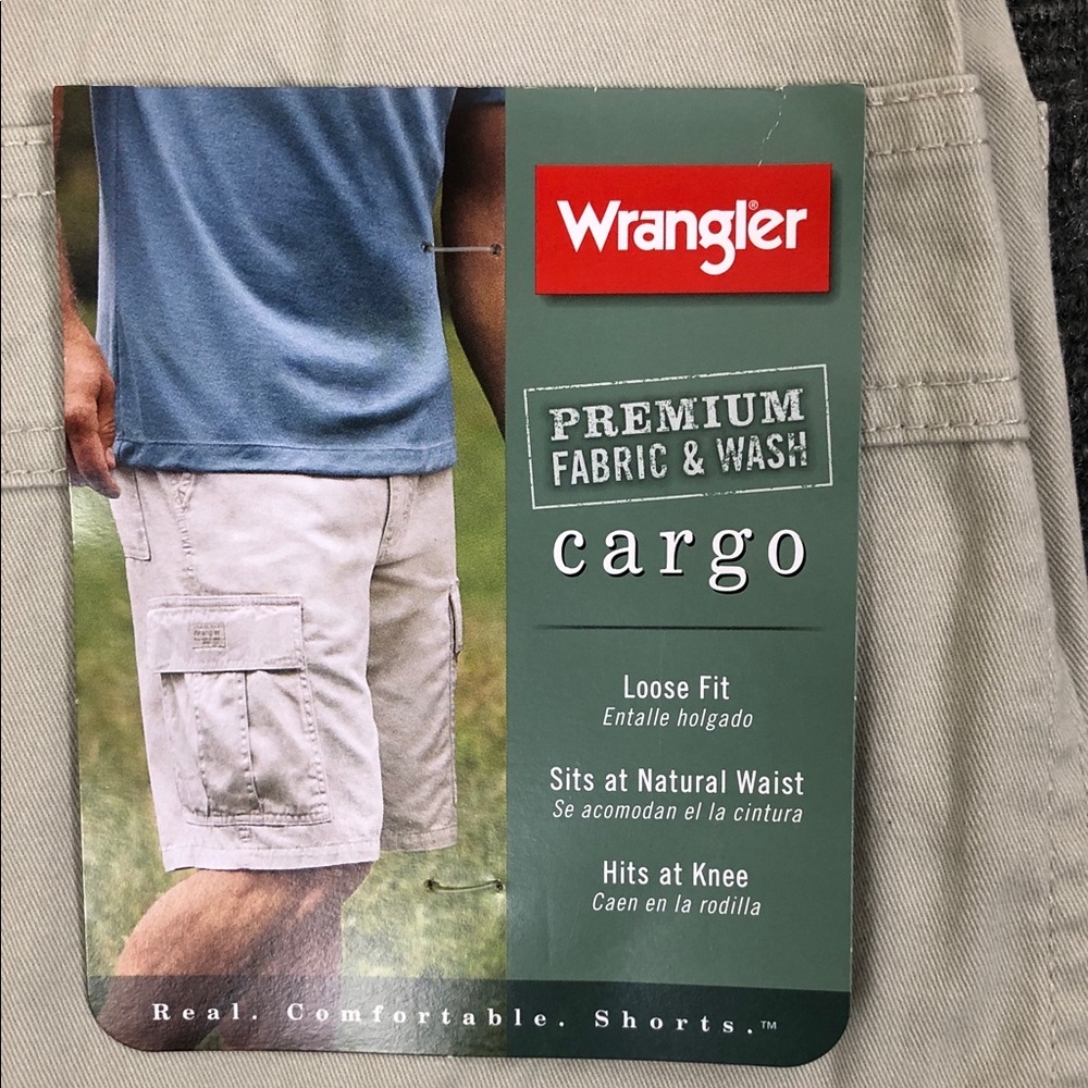 NWT Wrangler Men's Light Tan Cargo Shorts Sz 42 (M1) - Picture 2 of 6